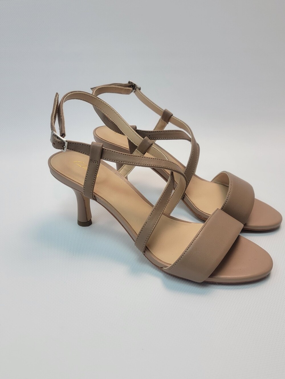 Nude Leather Clarks Strappy Low Stiletto Heels Sandals Amali Buckle Womens Sz 7M